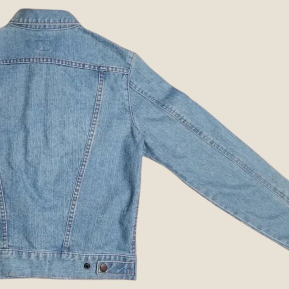 Vintage GAP Denim Jacket | Light Wash Trucker Y2K Classic | Americana Streetwear - Picture 6 of 10